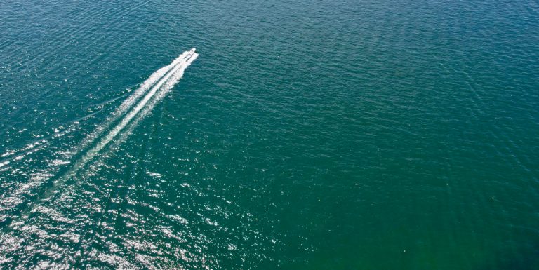 Boot op het water